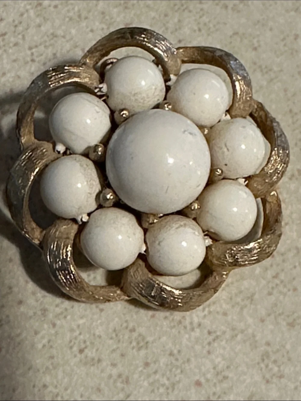 Vintage Kramer White and Gold Floral Cluster Clip-On Earrings (833)